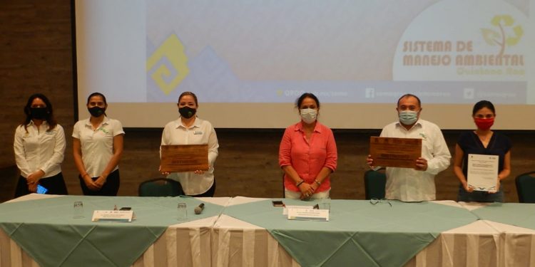 LOS CECYTE I Y IV DE CANCÚN RECIBEN DISTINTIVO POR MANEJO AMBIENTAL
