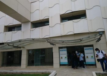 DIPUTADOS SE TRASLADAN A CENTRO DE CONVENCIONES DE CHETUMAL