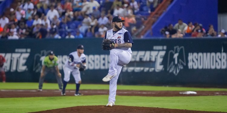 SOLANO Y LUIS IVÁN NOMINADOS A PITCHER DEL AÑO EN LMP