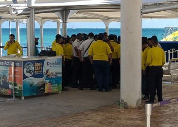 PARO DE LABORES DE TRABAJADORES DE ULTRAMAR; EXIGEN PAGO DE UTILIDADES