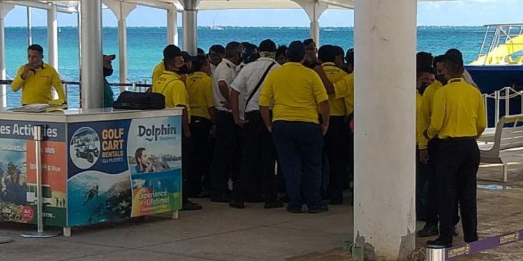 PARO DE LABORES DE TRABAJADORES DE ULTRAMAR; EXIGEN PAGO DE UTILIDADES
