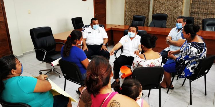 ATIENDE GOBIERNO DE VÍCTOR MAS A VECINOS DE LA COLONIA IRREGULAR 2 DE OCTUBRE