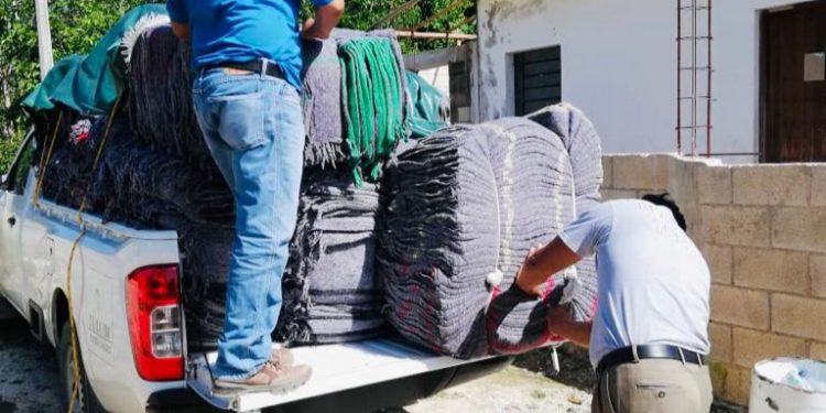 ENTREGA DIF TULUM COBERTORES POR TEMPORADA INVERNAL