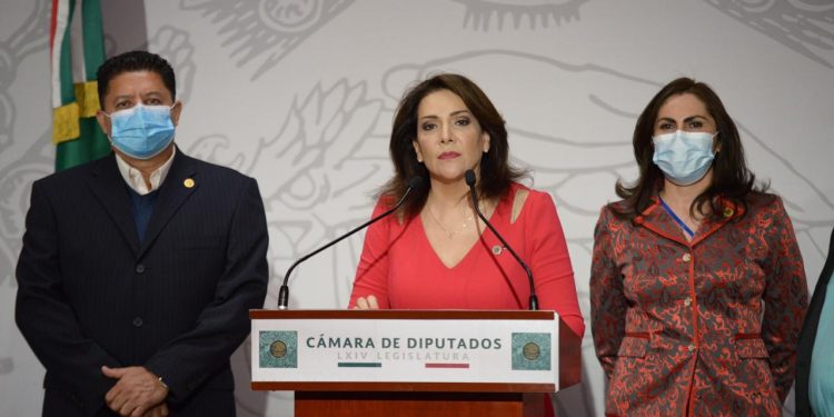 EXIGE ADRIANA TEISSIER A TITULAR DE INMUJERES QUE RESPETE LA AUTONOMÍA DEL CONGRESO DEL ESTADO Y SE MANTENGAN AL MARGEN DE LOS ASUNTOS LEGISLATIVOS ESTATALES