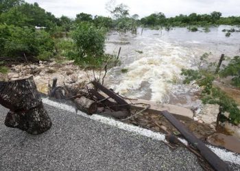 ENTREGA FEDERACIÓN DINERO PARA CARRETERAS Y PUENTES AFECTADOS POR INUNDACIONES