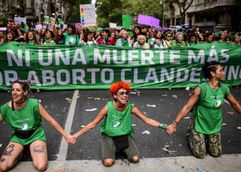 DIPUTADOS EN ARGENTINA APRUEBAN LEGALIZACIÓN DEL ABORTO