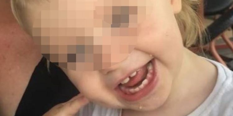 NIÑA MUERE SOFOCADA EN EL CARRO, MIENTRAS PADRES VEÍAN NETFLIX