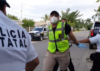 ELEMENTOS DE TRÁNSITO DETIENEN ARBITRARIAMENTE A PARAMÉDICO CUANDO REALIZABA SU LABOR