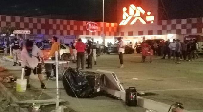 APARATOSA EXPLOSIÓN DE PUESTO DE VENTA DE PIROTECNIA EN CANCÚN