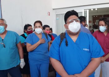 TRABAJADORES DE LA SALUD DEL HOSPITAL GENERAL EN CHETUMAL SE MANIFIESTAN PARA SOLICITAR BONOS POR SU TRABAJO