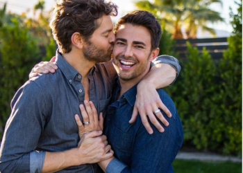 AARON SAMUELS DE ‘CHICAS PESADAS’ SE COMPROMETIÓ CON SU NOVIO