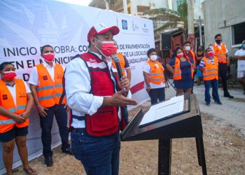ENCABEZA JUAN CARRILLO EL BANDERAZO DE INICIO DE PAVIMENTACIÓN EN “LA GUADALUPANA”