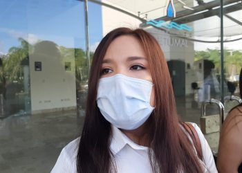 SE MANIFIESTAN JÓVENES DE CONGRESO JUVENIL EN CONTRA DE DIPUTADA FERNANDA TREJO