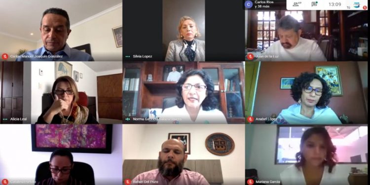 EL GOBERNADOR CARLOS JOAQUÍN Y SU GABINETE PARTICIPARON EN UN CURSO DE CAPACITACIÓN CONTRA LA VIOLENCIA HACIA LAS MUJERES