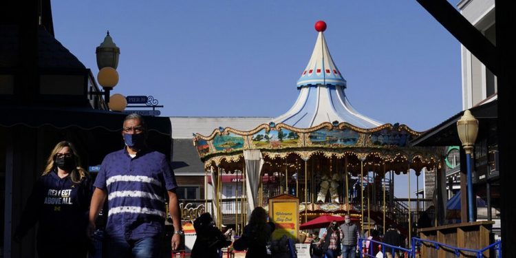 CALIFORNIA ORDENA CONFINAMIENTO EN ZONAS CON ALTA OCUPACIÓN HOSPITALARIA POR COVID-19