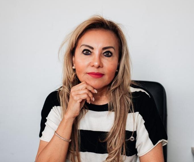 CECILIA LORIA MARÍN Y EL MAS BUSCAN LIDERAZGOS SOCIALES - Poder y Crítica