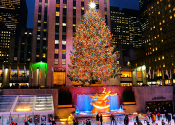 NUEVA YORK INAUGURA ÉPOCA NAVIDEÑA CON ENCENDIDO DEL ÁRBOL DE ROCKEFELLER