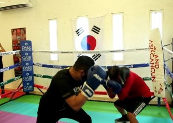 DOTA GOBIERNO DE ISLA MUJERES DE MATERIAL DEPORTIVO A ESCUELA DE BOX DE RANCHO VIEJO