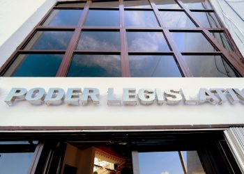 DIPUTADOS CEDEN A PRESIONES DE GRUPOS EXTERNOS