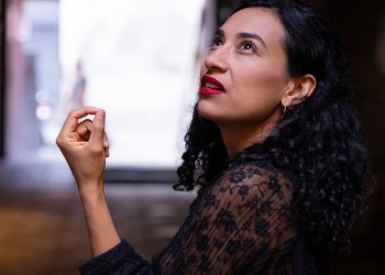 FLOR AMARGO REVELA QUE ES LESBIANA