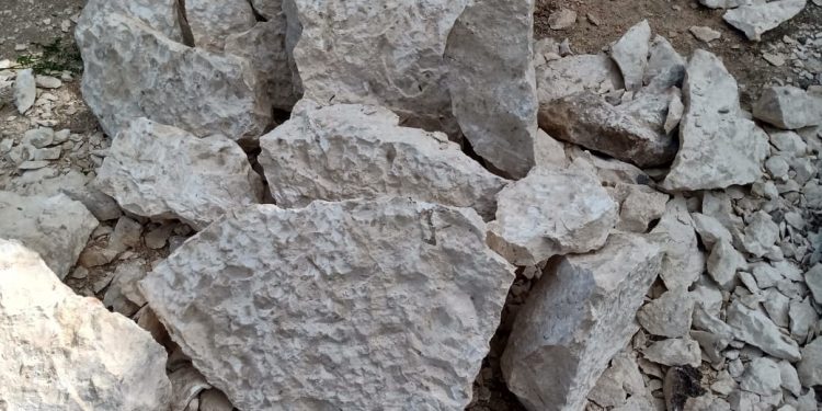 ACUSAN A FAMILIAR DEL ALCALDE DE TIHOSUCO DE ROBO DE PIEDRAS LABRADAS