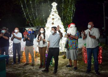 SE ENCIENDEN LAS LUCES NAVIDEÑAS DE PUNTA ALLEN
