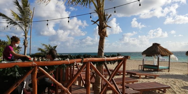 PLAYAS DE PUERTO MORELOS ESTÁN LISTAS PARA DESPEDIR EL AÑO