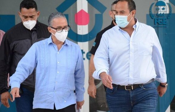 SE REÚNEN EL TITULAR DE LA FGE OSCAR MONTES DE OCA Y EL PRESIDENTE MUNICIPAL JUAN CARRILLO CON FAMILIARES DE PERSONAS REPORTADAS COMO DESAPARECIDAS EN ISLA BLANCA