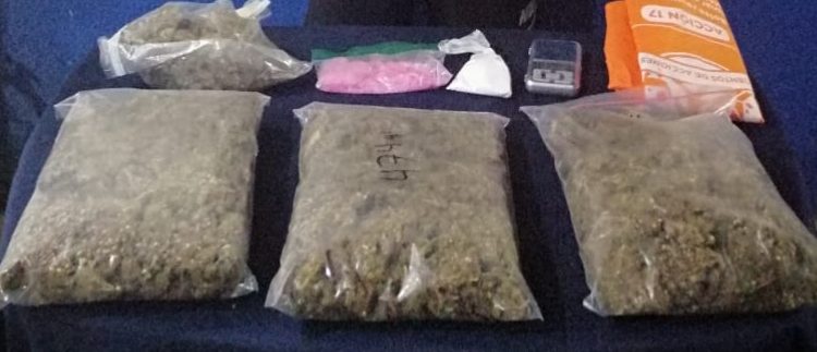 DETIENE POLICÍA QUINTANA ROO A TIRADOR DE DROGA Y UN ASALTANTE