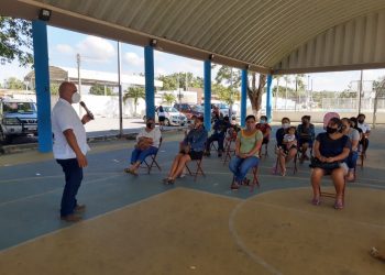 NIÑOS Y POLICÍAS CONVIVEN CON MOTIVO DE LA NAVIDAD.