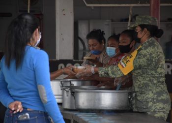 EL EJÉRCITO Y FUERZA AÉREA MEXICANOS CONTINÚAN APLICANDO EL PLAN DN-III-E, REPARTIENDO MÁS DE 580,000 RACIONES CALIENTES EN TABASCO
