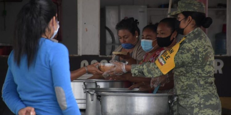 EL EJÉRCITO Y FUERZA AÉREA MEXICANOS CONTINÚAN APLICANDO EL PLAN DN-III-E, REPARTIENDO MÁS DE 580,000 RACIONES CALIENTES EN TABASCO