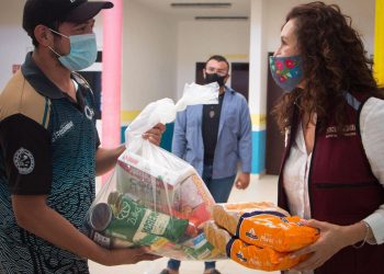 TIENDE GOBIERNO DE LAURA BERISTAIN MANO SOLIDARIA A EMPRENDEDORES Y GUÍAS TURÍSTICOS