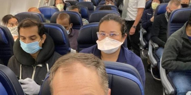 PASAJERO MUERE EN PLENO VUELO; PRESENTABA SÍNTOMAS DE COVID