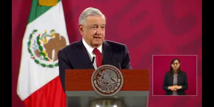 LAMENTA AMLO EL FALLECIMIENTO DE ARMANDO MANZANERO