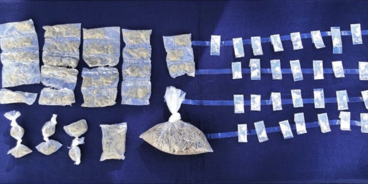 LO DETIENEN POR POSESIÓN DE NARCÓTICOS