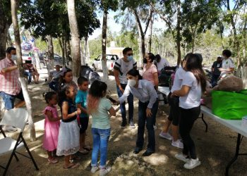 ESTUDIANTES DE LA ANÁHUAC DONAN JUGUETES EN “LOS FAISANES”