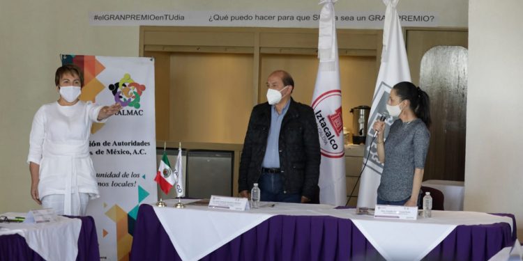 DISTINGUEN A LAURA BERISTAIN CON LA PRESIDENCIA DE AALMAC QUE REÚNE A 800 MUNICIPIOS DE MÉXICO