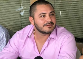 PIDE LICENCIA JANIX POR TERCERA OCASIÓN