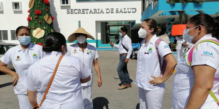 OFRECEN A TRABAJADORES DEL HOSPITAL GENERAL 3 MIL PESOS EN VALES