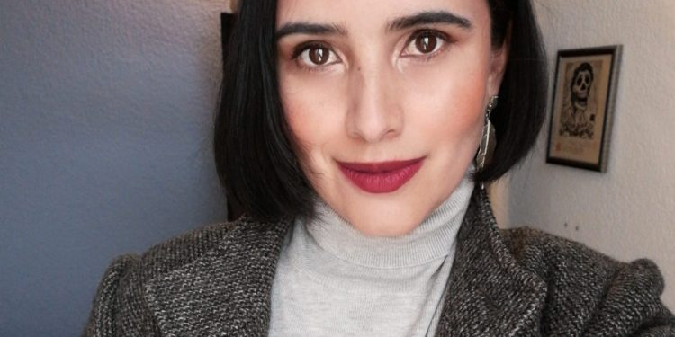 CUANDO EL LOBO SE COMIENZA A VESTIR DE CAPERUCITA, LLEGÓ EL MOMENTO DE ABRIR AÚN MÁS LOS OJOS