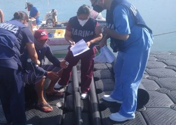 RESCATA LA SEMAR A TRES PERSONAS QUE ESTABAN A LA DERIVA EN UNA EMBARCACIÓN EN IM