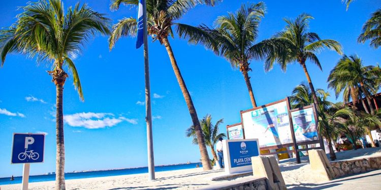 MANTIENE GOBIERNO DE ISLA MUJERES PLAYAS EN ÓPTIMAS CONDICIONES PARA LOCALES Y VISITANTES