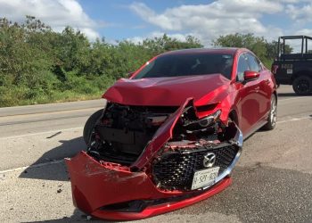 SOBREVIVE FUNCIONARIA DE LA SEQ A APARATOSO ACCIDENTE CARRETERO EN MÉRIDA