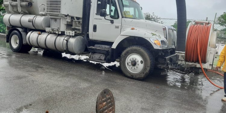 INTENSIFICA GOBIERNO DE BENITO JUÁREZ LIMPIEZA DE REJILLAS POR LLUVIAS