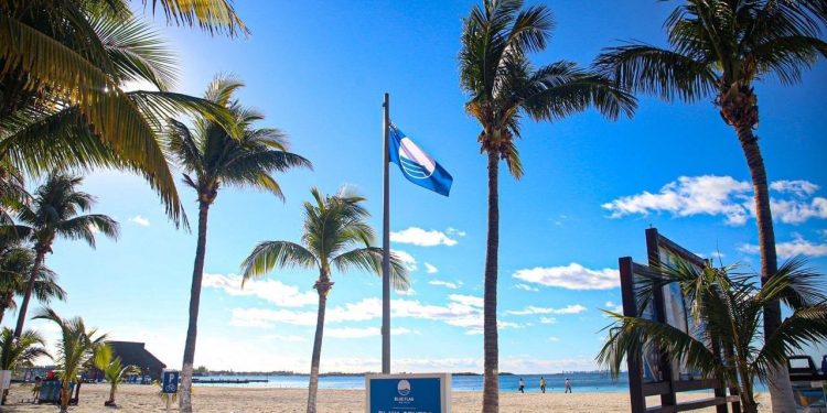 REFRENDAN PLAYAS DE ISLA MUJERES DISTINTIVO “BLUE FLAG”