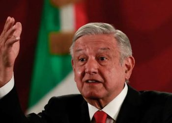 AMLO NIEGA HABERSE VACUNADO; LE TOCARÁ HASTA MARZO