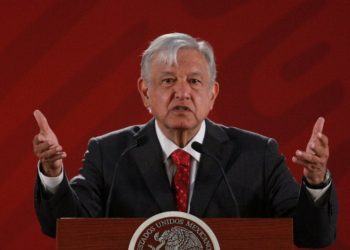 AMLO ENVIARÁ OTRA INICIATIVA PARA PONER TOPE SALARIAL A FUNCIONARIOS