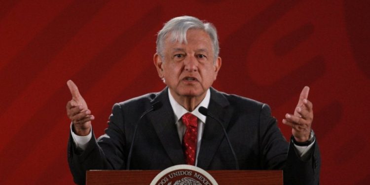AMLO ENVIARÁ OTRA INICIATIVA PARA PONER TOPE SALARIAL A FUNCIONARIOS