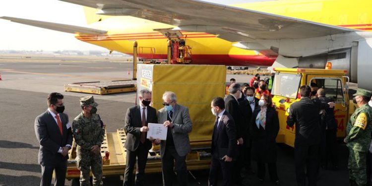 ATERRIZAN EN MÉXICO LAS PRIMERAS VACUNAS DE PFIZER CONTRA LA COVID-19